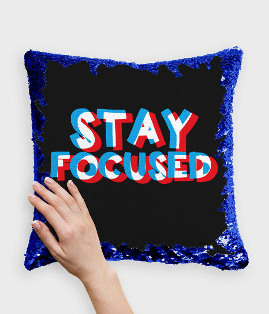 Poduszka z cekinami niebiesko-biała Stay focused