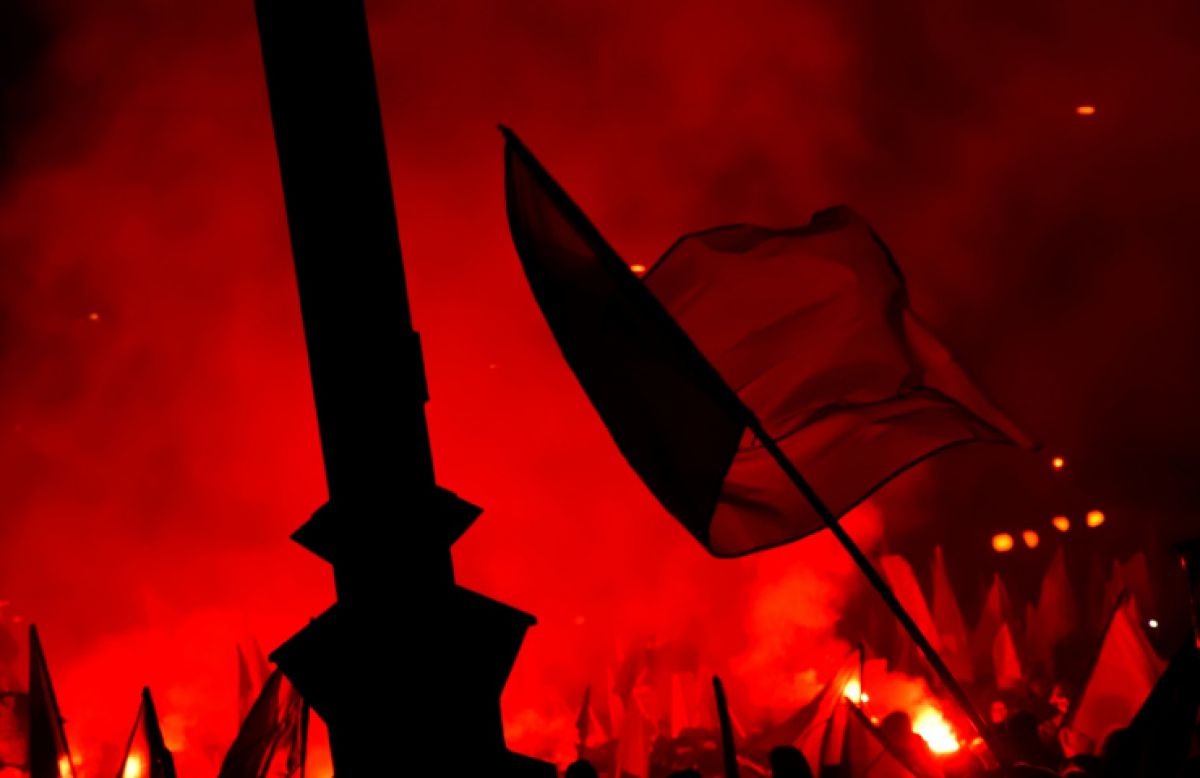polityka-i-patriotyczne-symbole-na-koszulkach-kontrowersja-czy-sposob-wyrazania-przekonan.jpg polityka-i-patriotyczne-symbole-na-koszulkach-kontrowersja-czy-sposob-wyrazania-przekonan.jpg